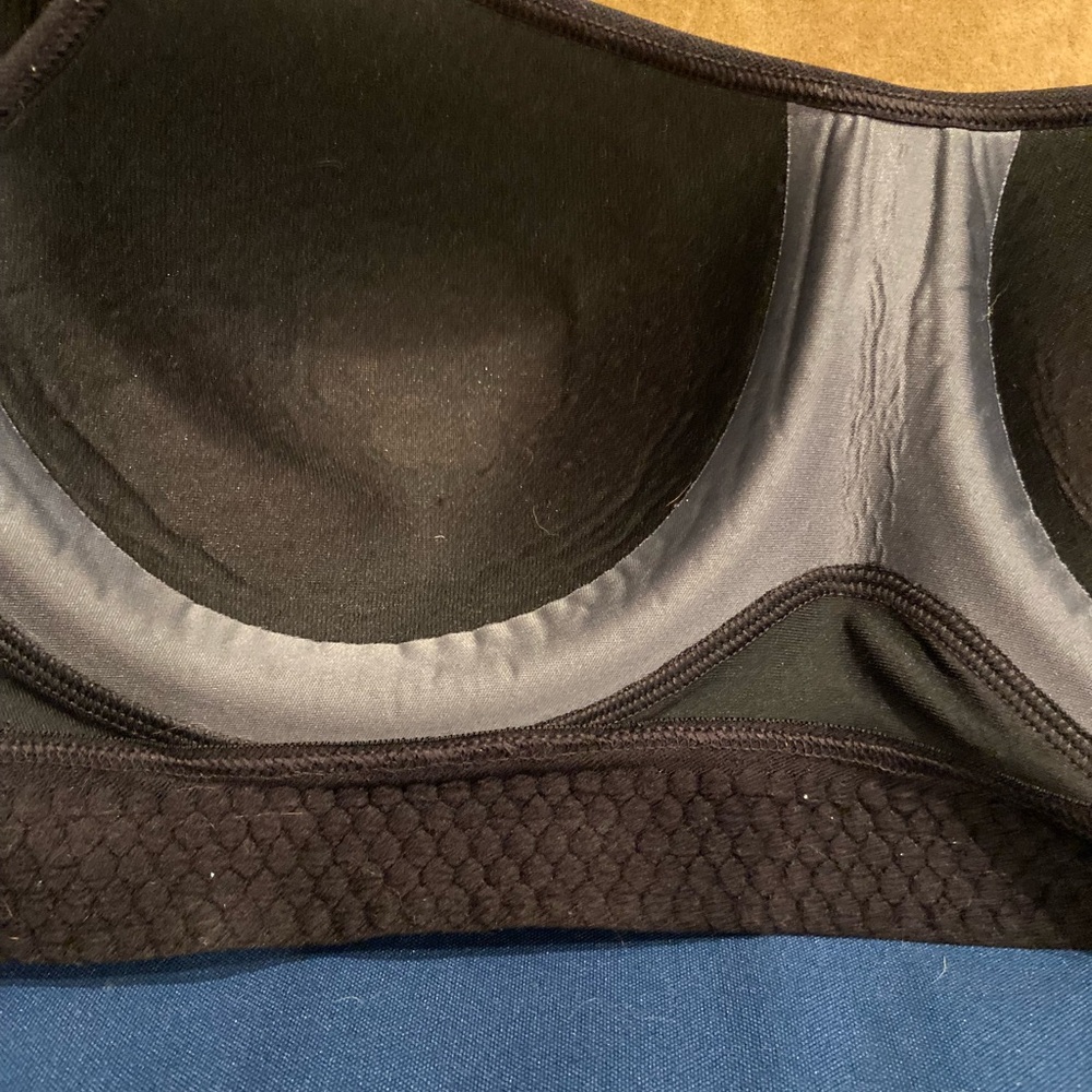 Champion black sports bra, molded cups, high support, convertible straps 34D - Picture 2 of 5